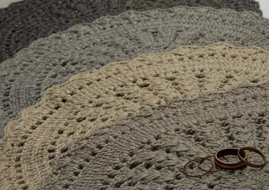 Hooks Modern Wool Round Rug - RugSpot