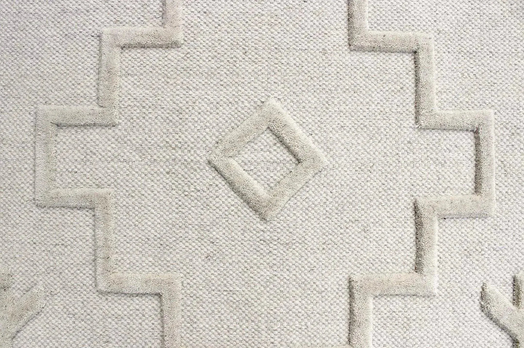 Alicia 180 Ivory Traditional Wool Rug - RugSpot