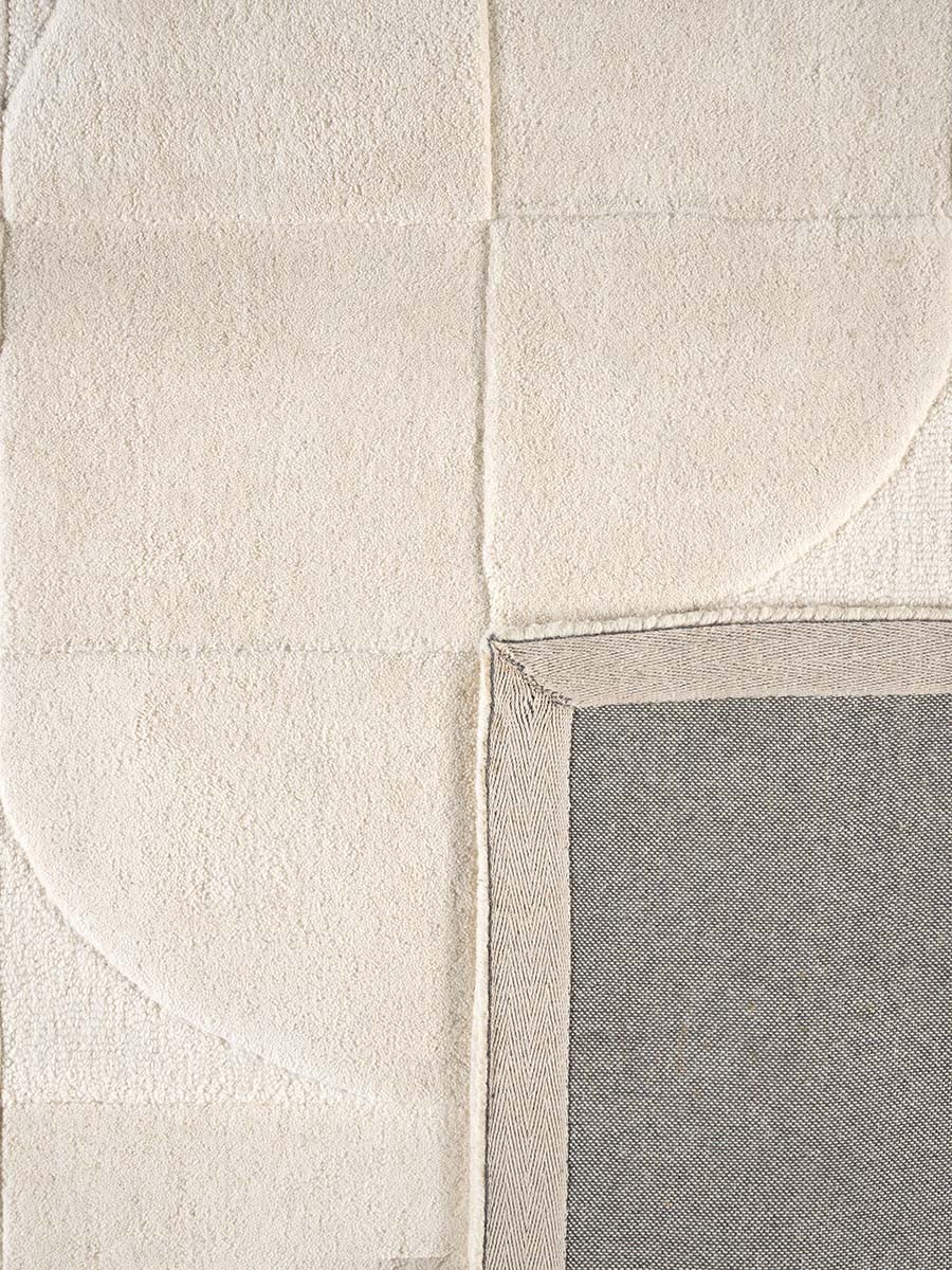 Claude 576 White Modern Wool Rug - RugSpot