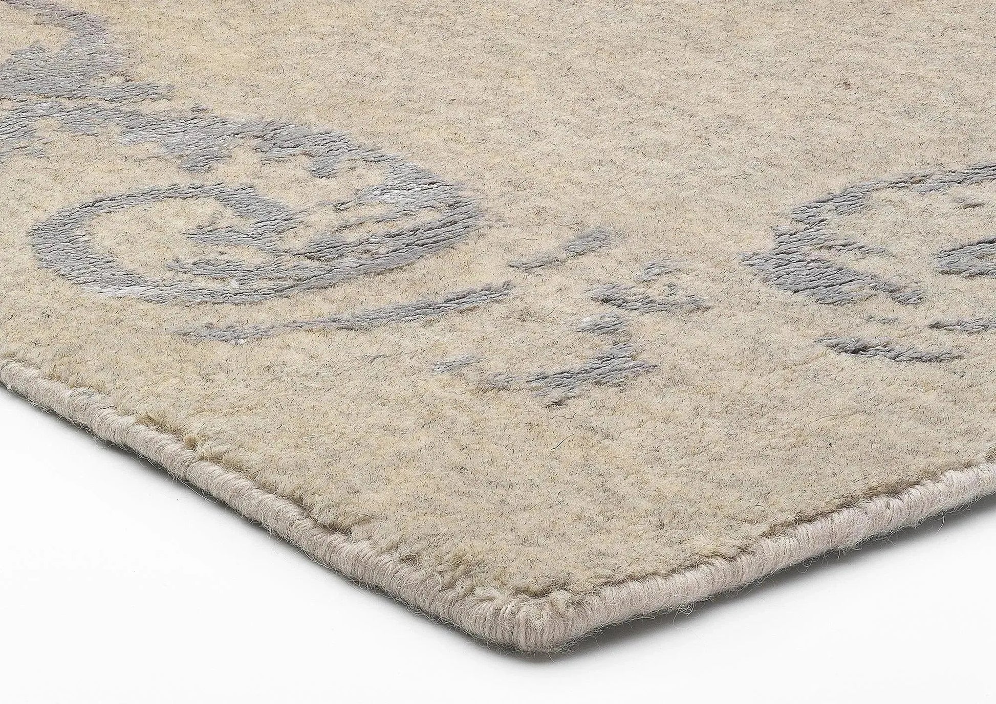 Vienna 48 Silver Transitional Wool Rug - RugSpot