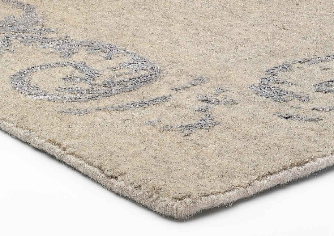 Vienna 48 Silver Transitional Wool Rug - RugSpot