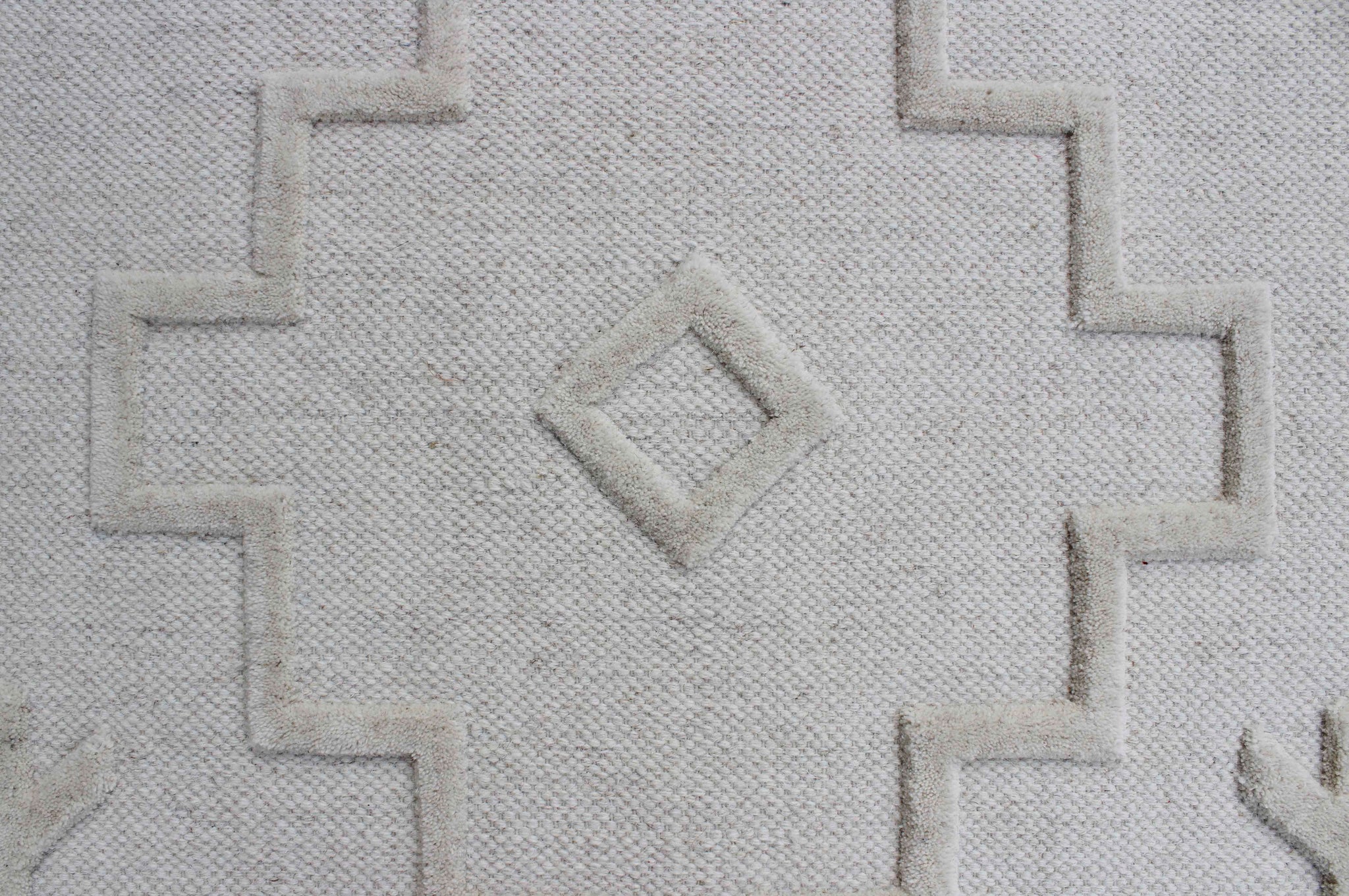Alicia 180 Ivory Traditional Wool Rug